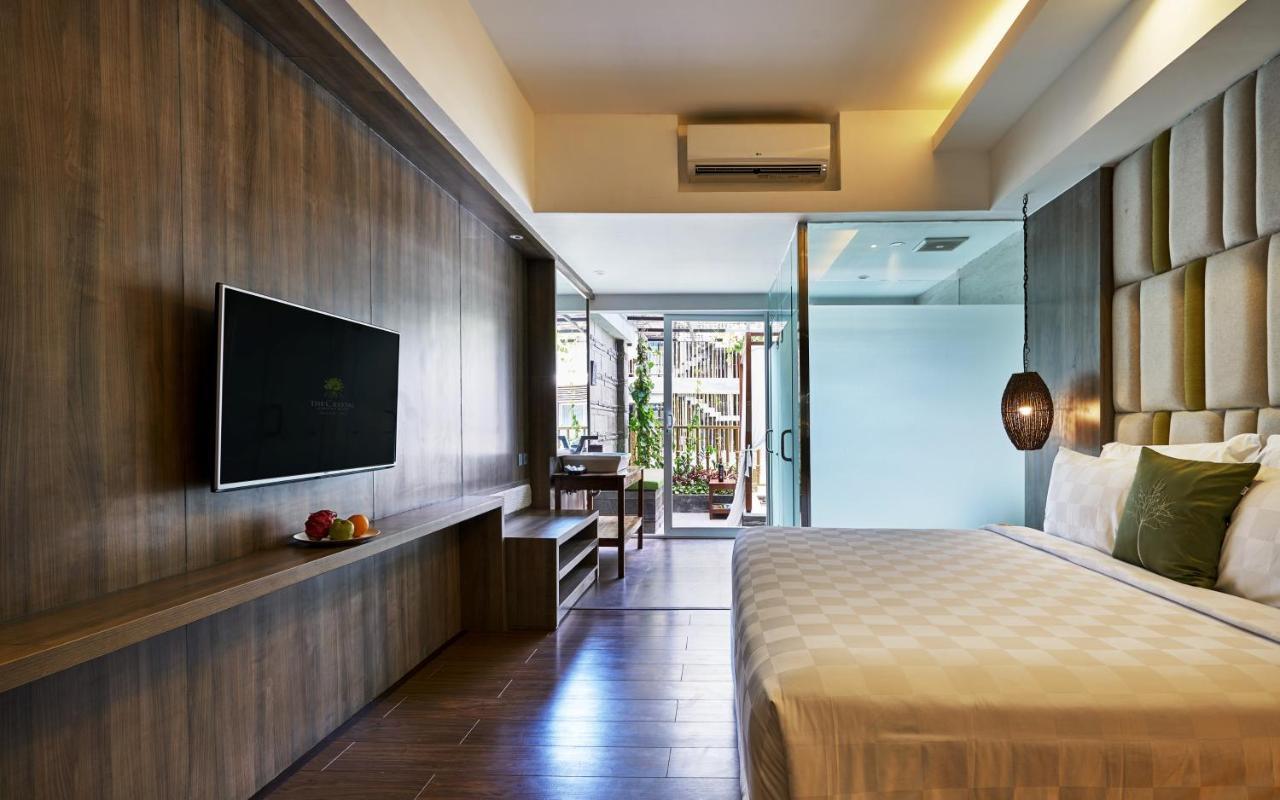 The Crystal Luxury Bay