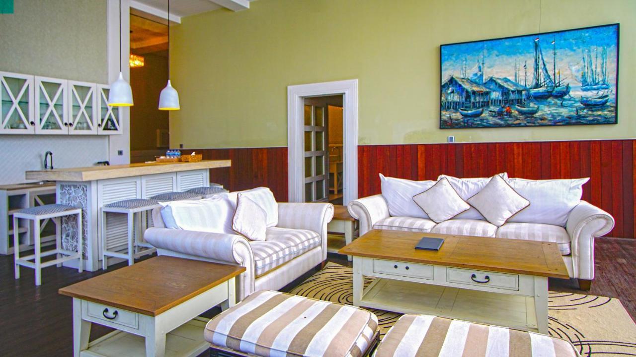 Resor The Crystal Luxury Bay 5*