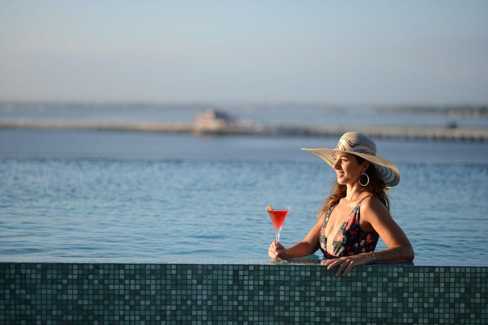 The Crystal Luxury Bay Resort
