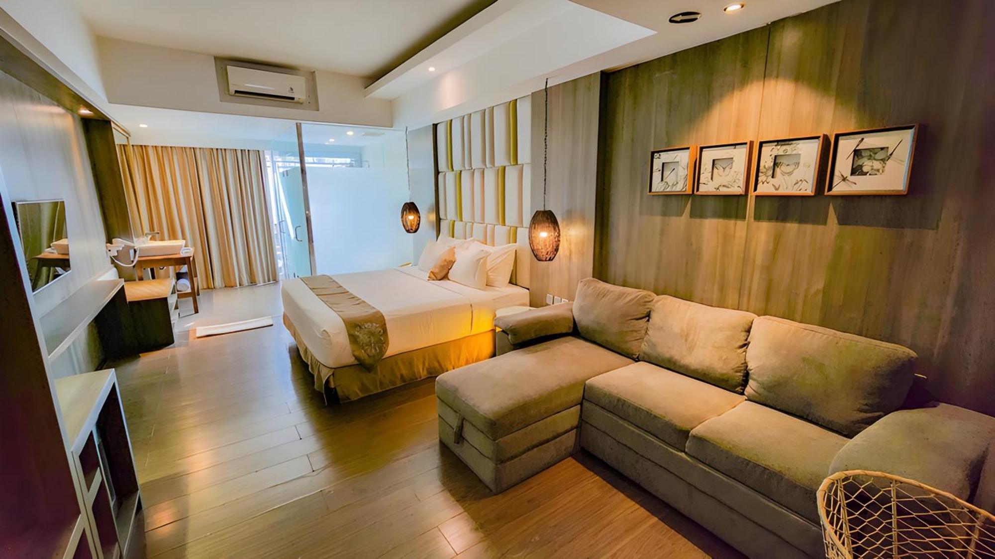 Resort The Crystal Luxury Bay